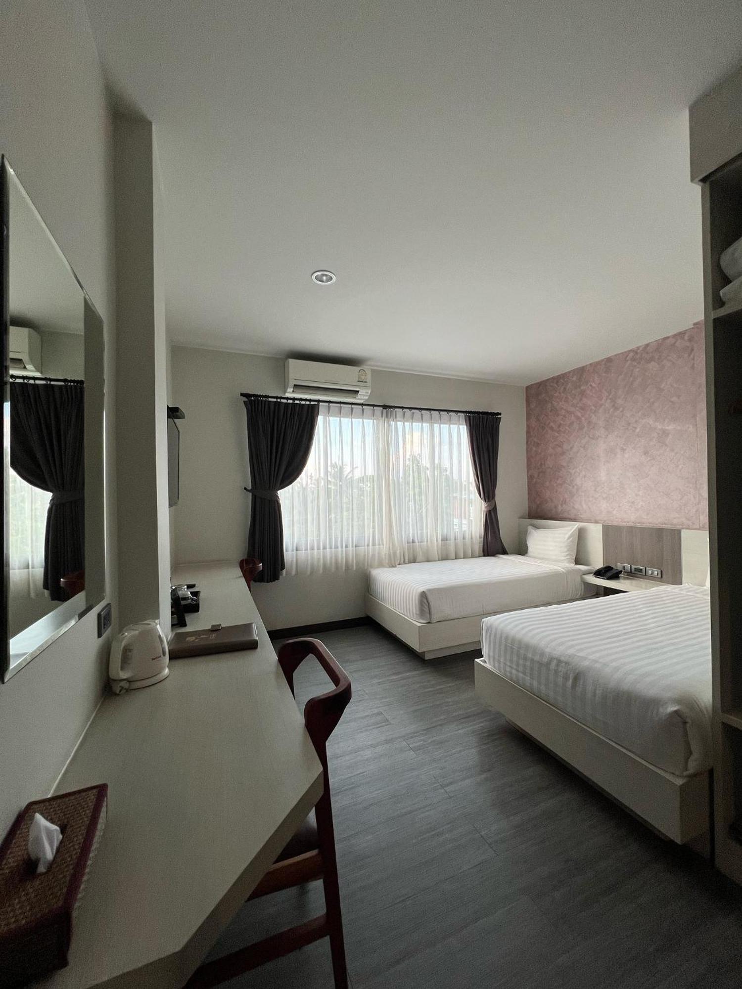 Socool Grand Hotel Nang Rong Bagian luar foto