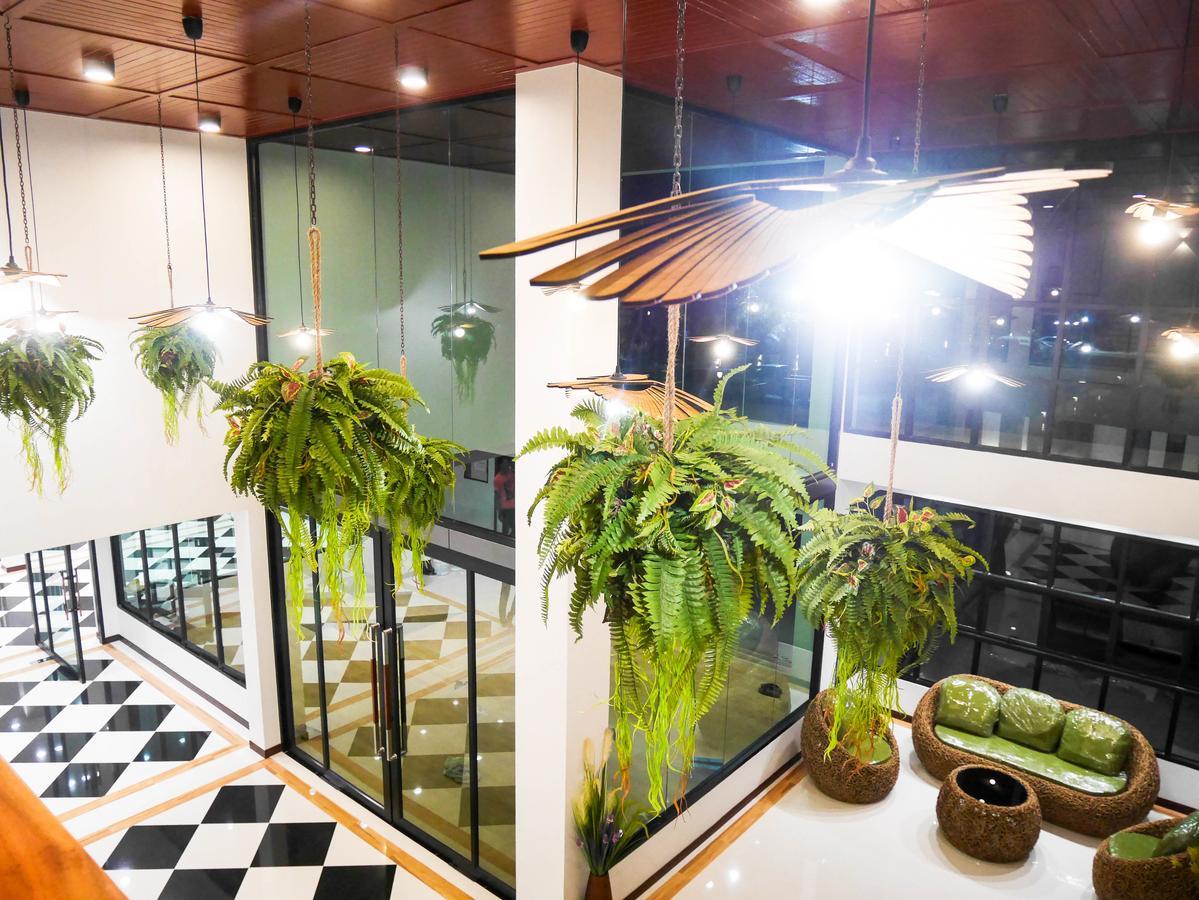 Socool Grand Hotel Nang Rong Bagian luar foto